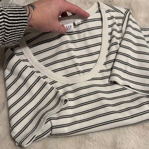 GAP Women's Striped Black and White scoop neck